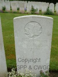 Etaples Military Cemetery - Costin, F J